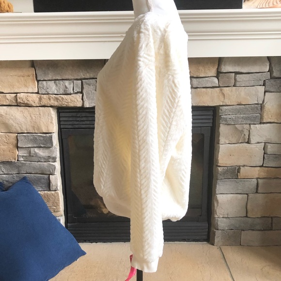 NWT cream faux fur sweatshirt size xlarge - Picture 4 of 8